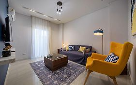 Travelholic 90 Residence